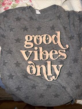 Good Vibes Only Short Sleeve Tee - Gray with Pink Print